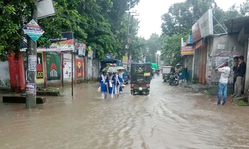 বৃষ্টি হলেই পানির নিচে গাইবান্ধা শহরের সড়ক