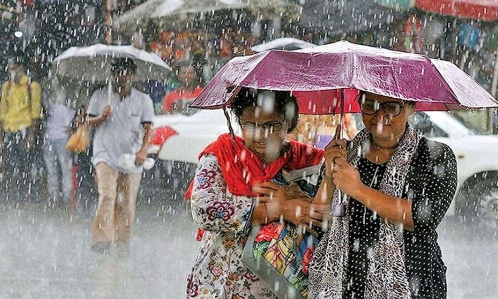 ঢাকাসহ ১৪ জেলায় দুপুরের মধ্যে নামতে পারে ভারি বৃষ্টি