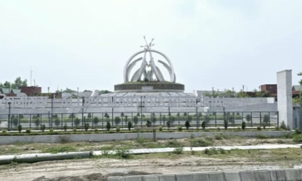 উদ্বোধনের আগেই বিবর্ণ ৭২ কোটি টাকার ভারতীয় মৈত্রীস্তম্ভ