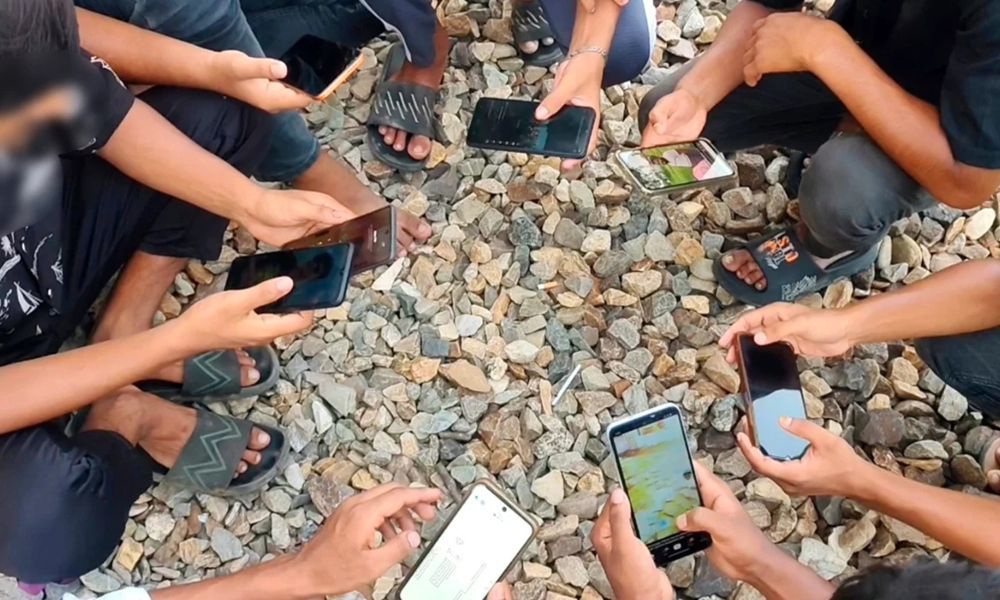 অনলাইন জুয়ার ফাঁদে বেশিরভাগ তরুণরা
