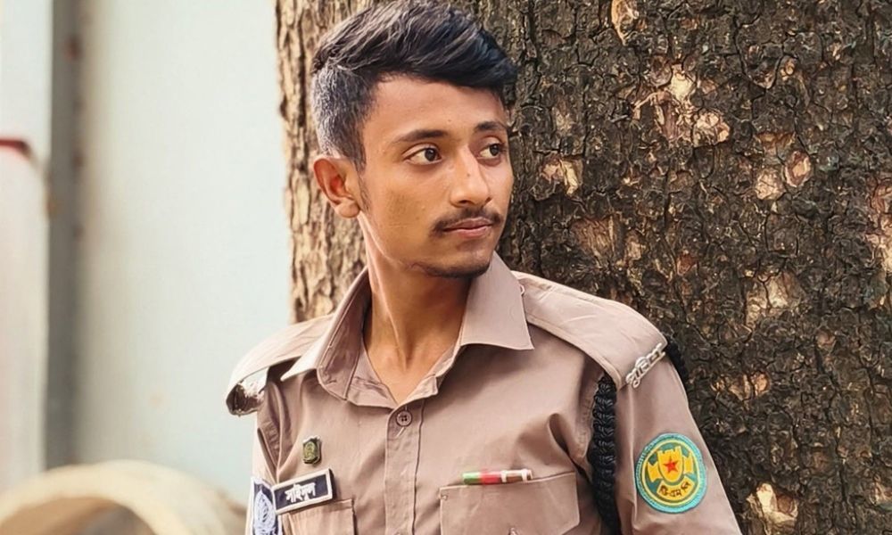 ‘বাইরে আগুন ভেতরে ছাই, এটাই আমার জীবন’