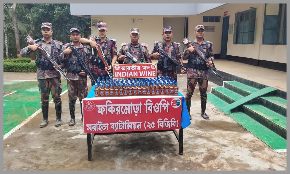 ব্রাহ্মণবাড়িয়ায় ২০ কেজি গাঁজা, ১৩৫ বোতল বিদেশি মদ ও অটোরিকশা জব্দ