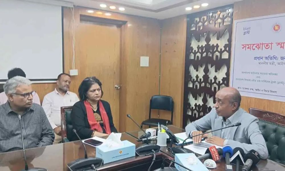 ফ্যাসিস্ট হাসিনা ফিরলে আইন অনুযায়ী ব্যবস্থা নেওয়া হবে: আইনমন্ত্রী