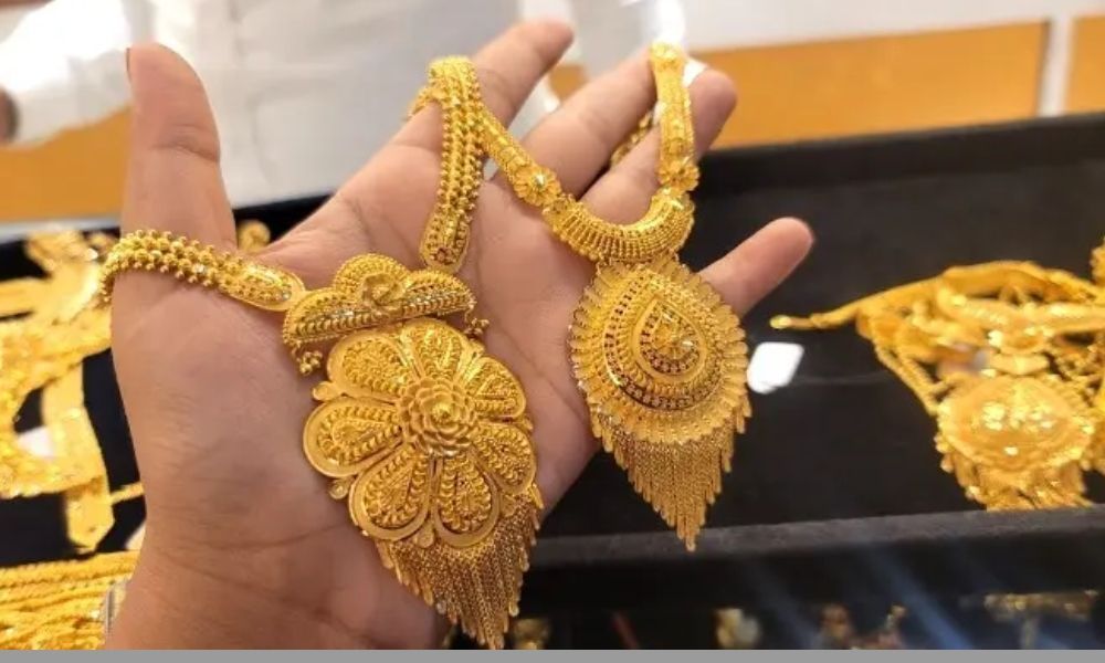 দেশে স্বর্ণের দামে বড় লাফ, ভরি কত