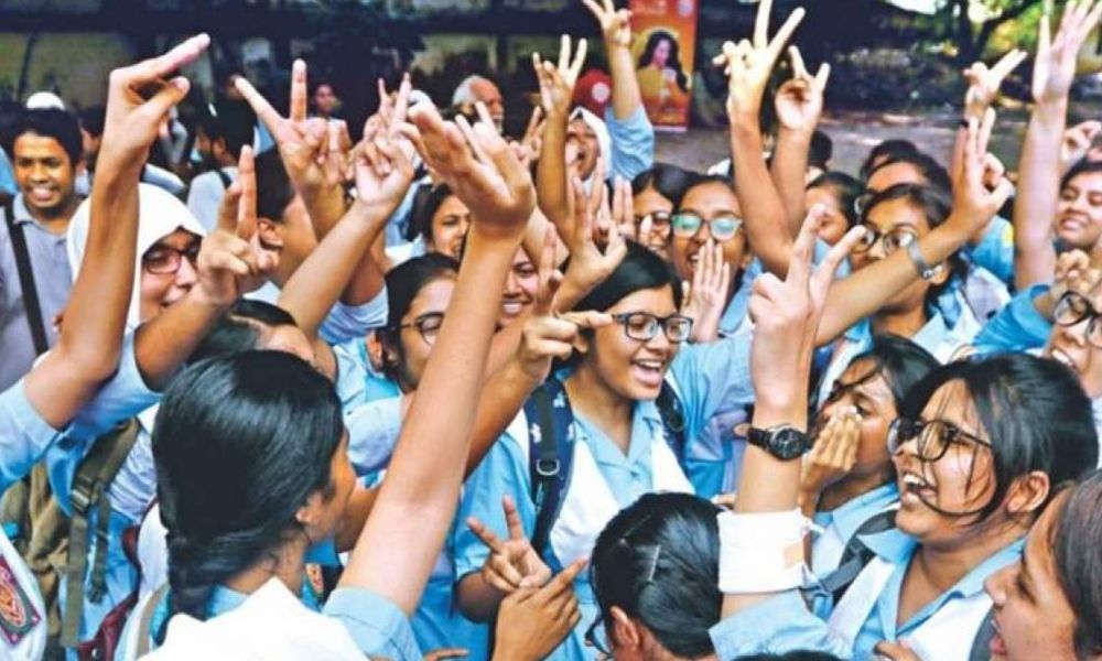 এসএসসিতে জিপিএ–৫ পেয়েছেন ১১৬৬৭৬, এগিয়ে ছাত্রীরা