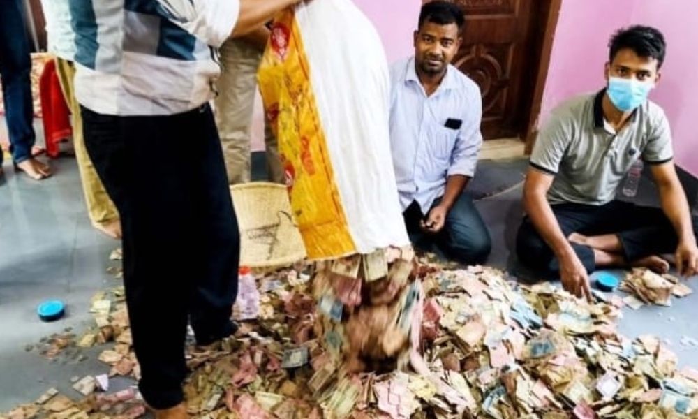 খড়মপুর মাজারে দানবাক্স খুলে মিলল কোটি টাকা