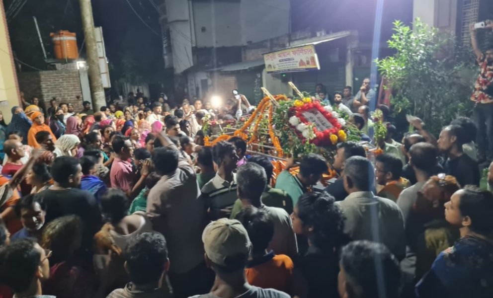 সাংবাদিক দেবাশীষ ও তার ছেলের সৎকার সম্পন্ন, দাফন হলো স্ত্রী-শ্বশুরের