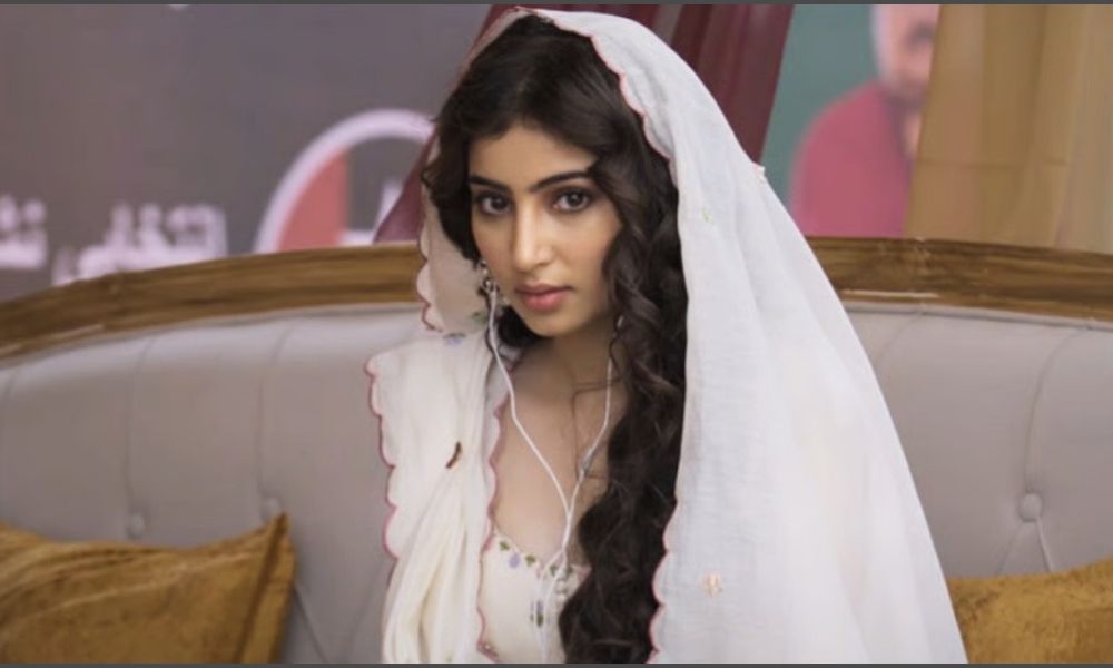 অভিনেত্রী সারার গোপন ভিডিও ফাঁস, তোলপাড় নেটদুনিয়া!