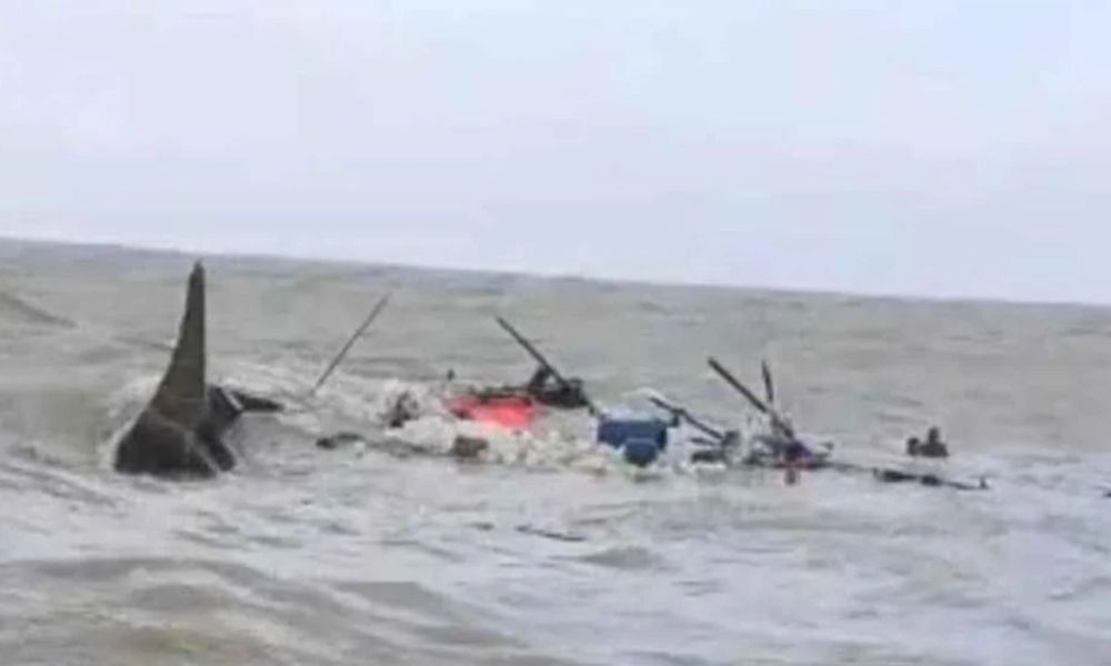 বঙ্গোপসাগরে ট্রলারডুবিতে নিখোঁজ ৫ জেলের লাশ উদ্ধার