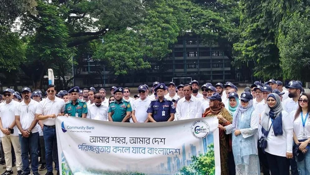 আইনের ফাঁকফোকরের কারণে অপরাধীদের বেশি দিন আটকে রাখা যায় না: আইজিপি