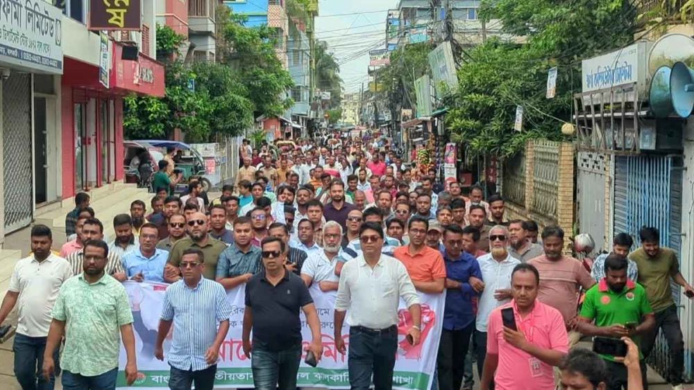 আ.লীগের নৈরাজ্য ও সন্ত্রাসের প্রতিবাদে ঝালকাঠিতে যুবদলের বিক্ষোভ