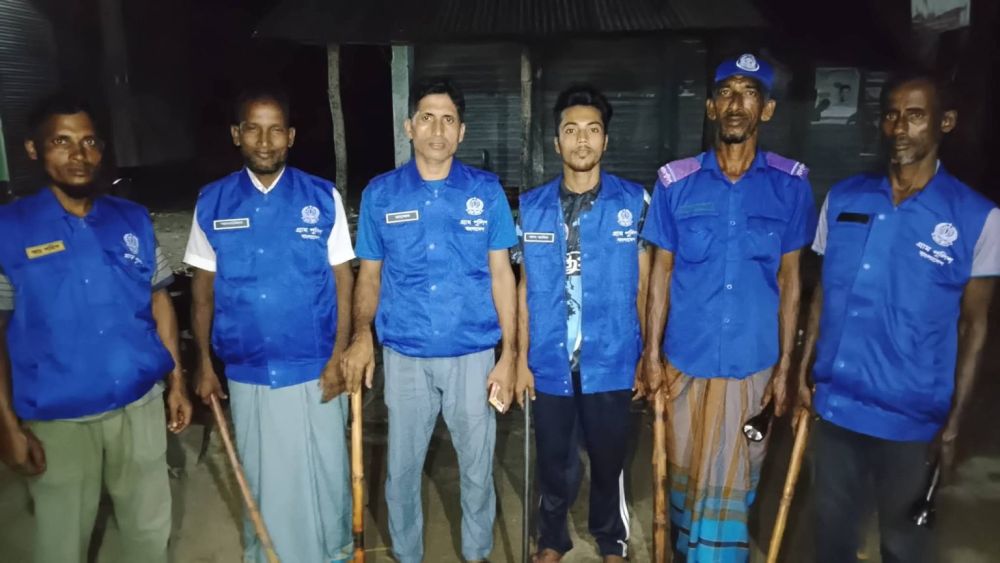লর্ডহার্ডিঞ্জে সরকারি স্থাপনা ও জননিরাপত্তায় গ্রাম পুলিশের রাতভর পাহারা