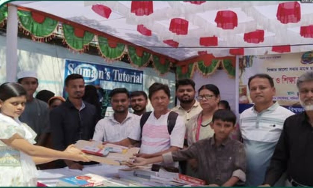 সুনামগঞ্জে বিনামূল্যে শিক্ষার্থীদের মাঝে ১১০০ বই বিতরণ