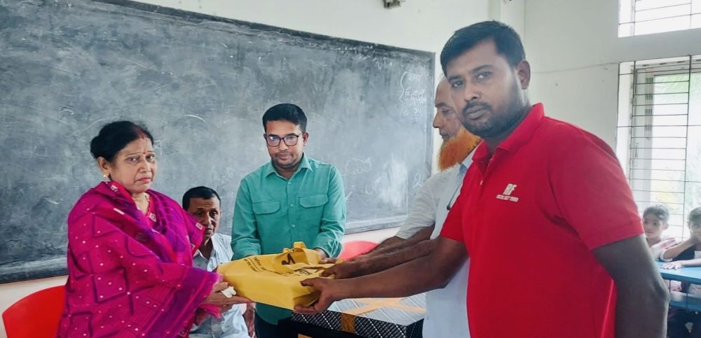 তজুমদ্দিনে সহকারী শিক্ষক রেখা ম্যাডামের বিদায় সংবর্ধনা