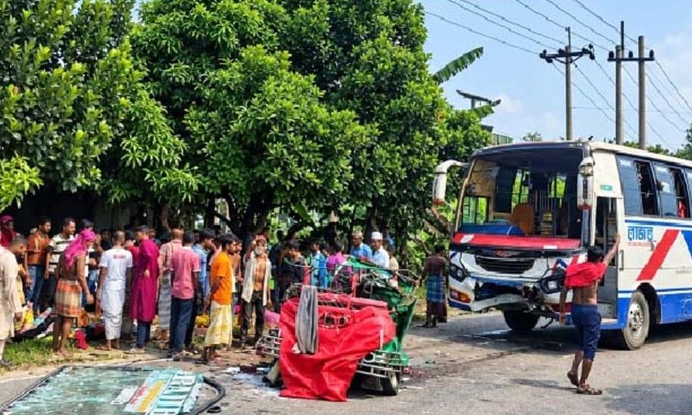 ময়মনসিংহে বাস-সিএনজি মুখোমুখি সংঘর্ষ, নিহত ৭