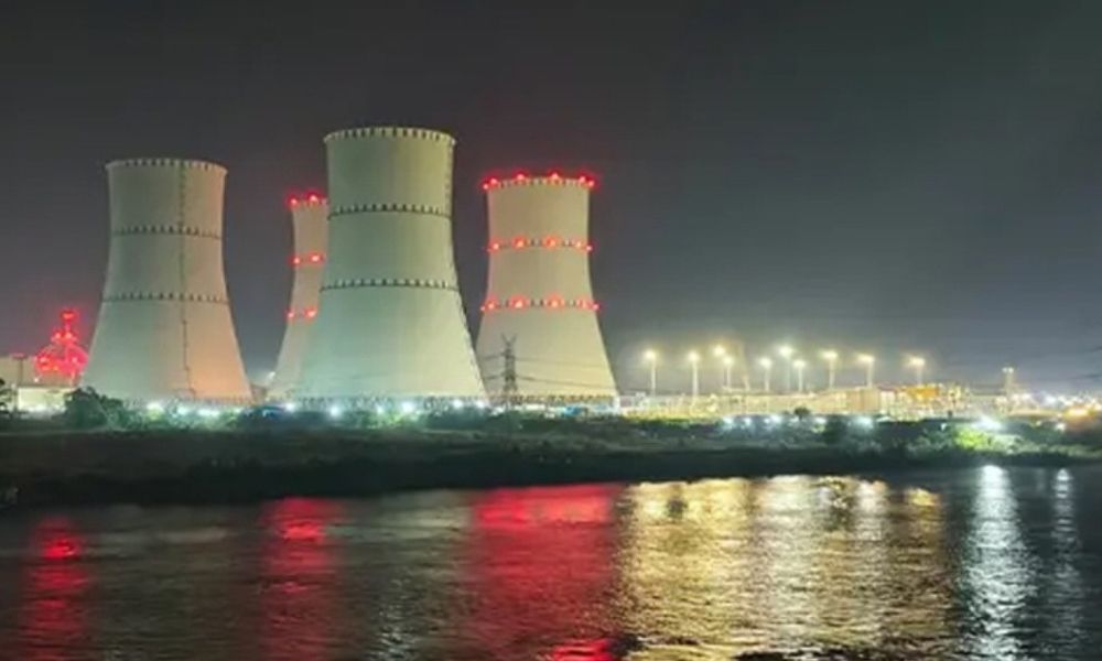 বিমানবন্দর থেকে রূপপুরের পথে ইউরেনিয়ামবাহী গাড়িবহর