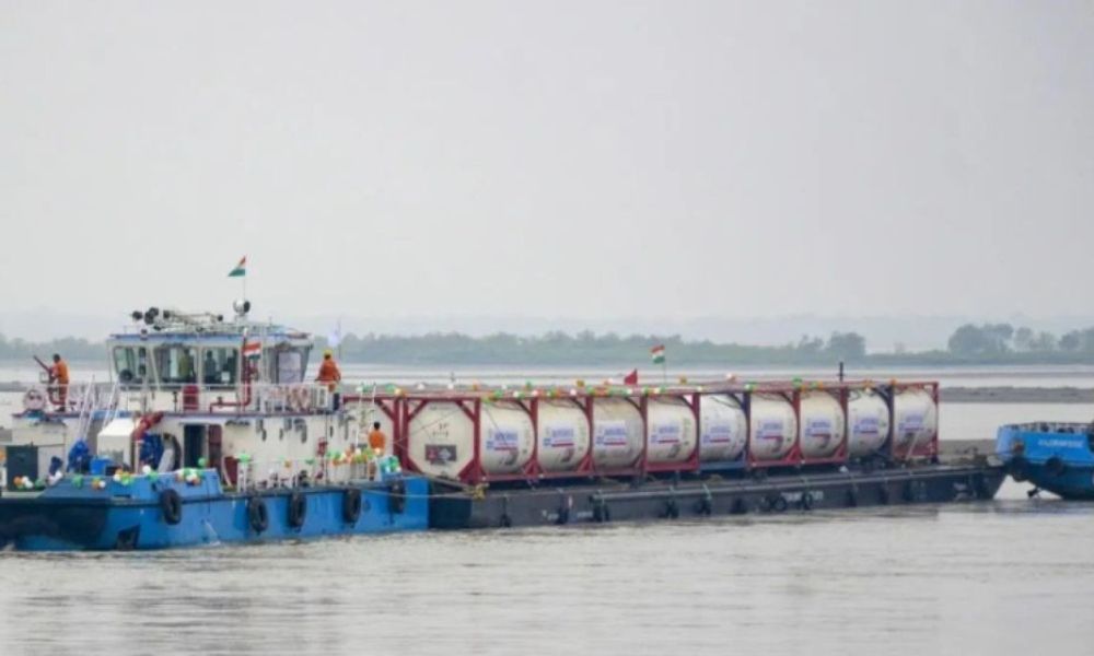৭০ বছর পর আসাম থেকে ঢাকার পথে পণ্যবাহী জাহাজ